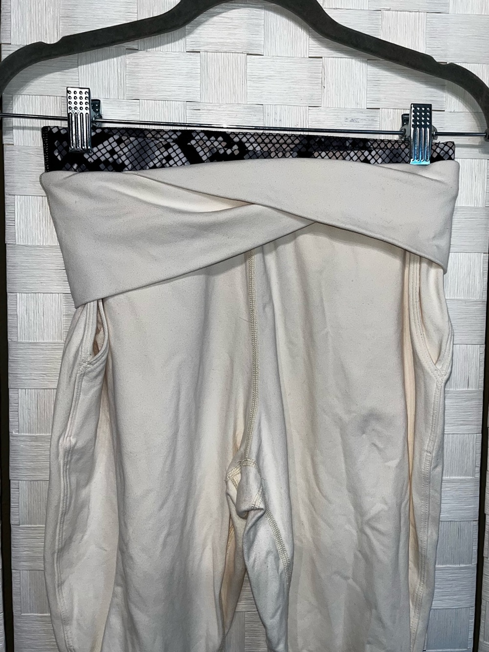 Lululemon Sunset Salutation Loose Fit Crop Yoga Pants Size 4 Creme White - Picture 4 of 9